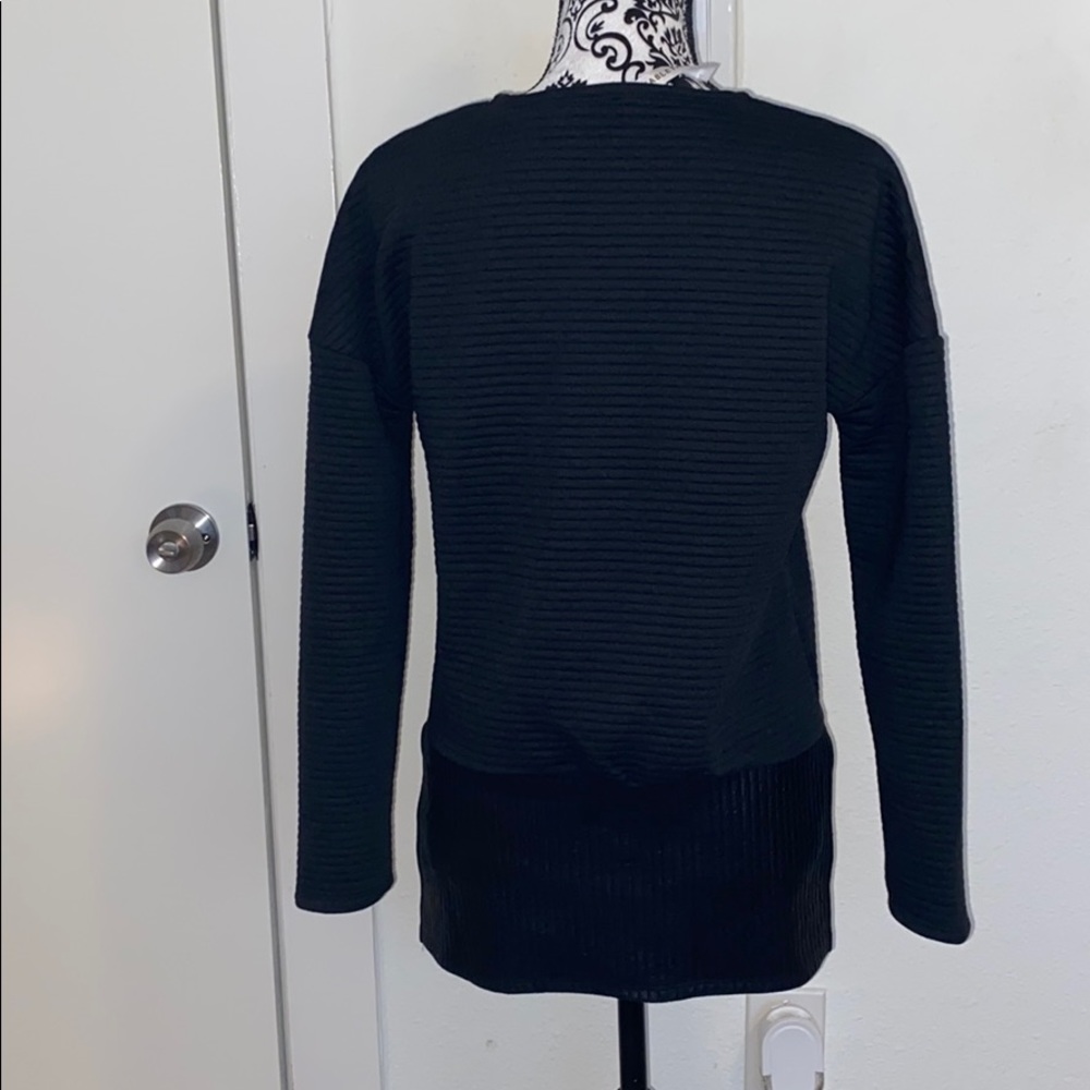 Nwt Fabletics top - Picture 2 of 3